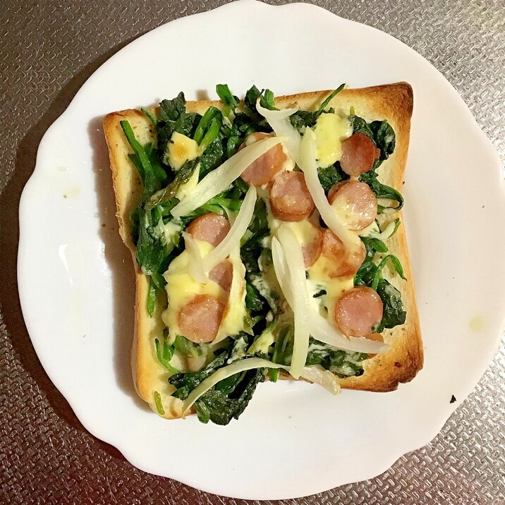 ほうれん草のマヨトースト@ケイジャンスパイス味。